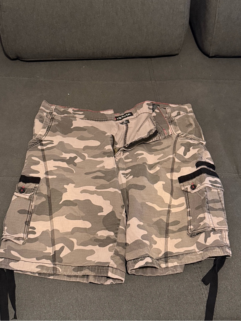 Airwalk Men's Gray Camo Cargo Shorts